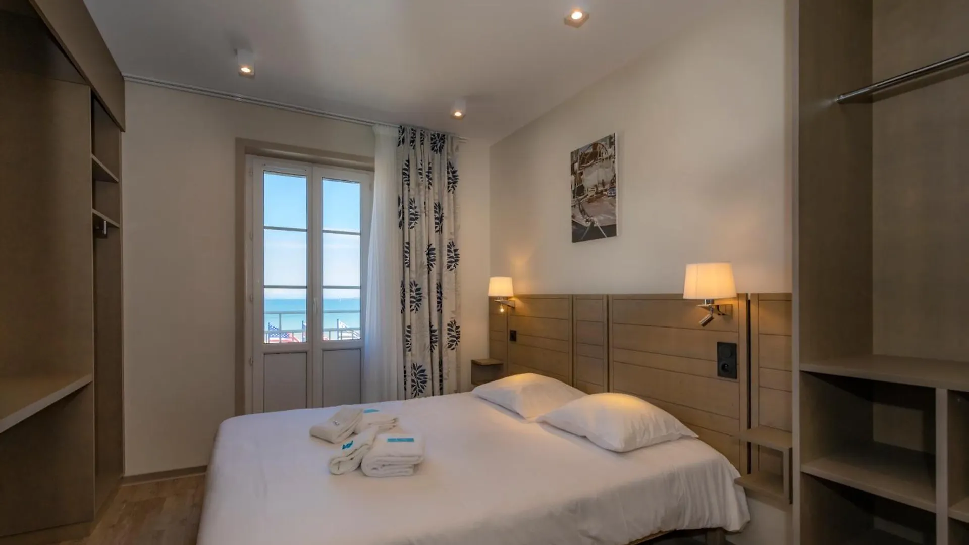 ***  Hotel Des Bains Saint-Cast-le-Guildo France